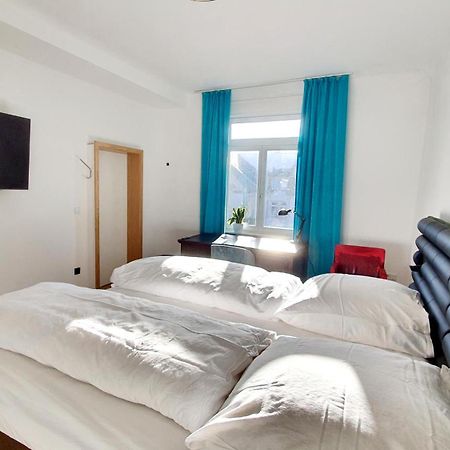 Helles Zimmer Mit Kingsize-Bett Мангейм Экстерьер фото